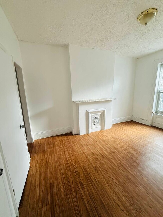 Primary Photo - 734 Madison St