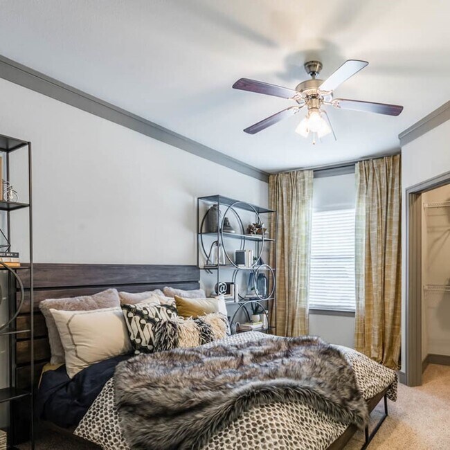 Building Photo - 18021 Kingsland Blvd