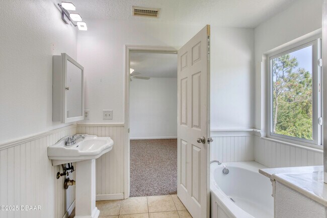 Building Photo - 637 Mount Olympus Blvd