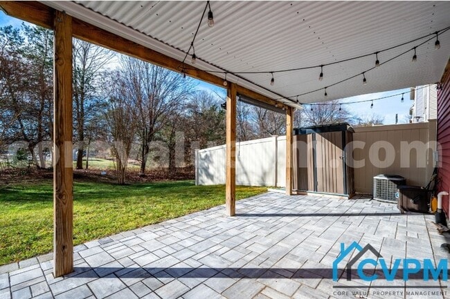 Building Photo - 584 Fox River Hills Way