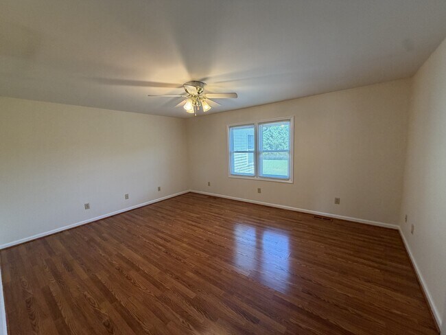 Building Photo - 236 Meadow Oaks Dr