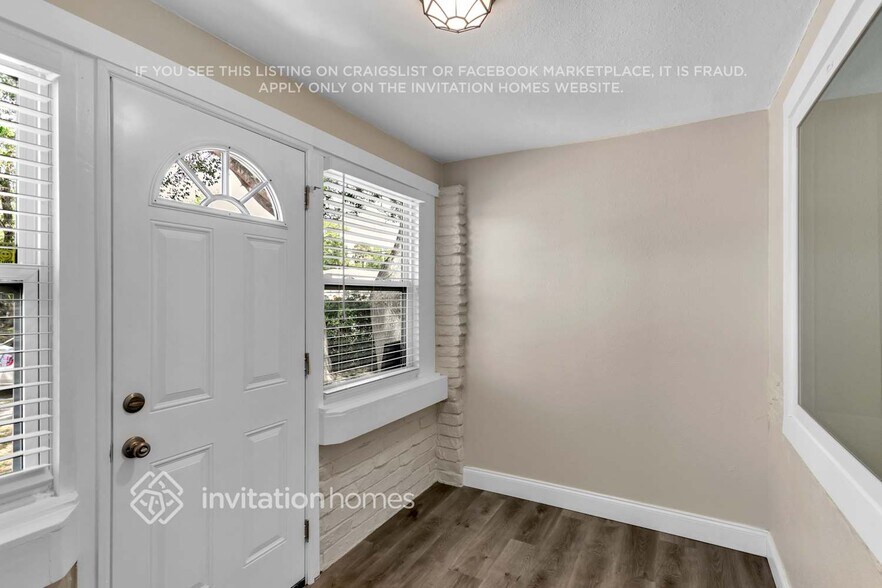 Building Photo - 2226 21st St S