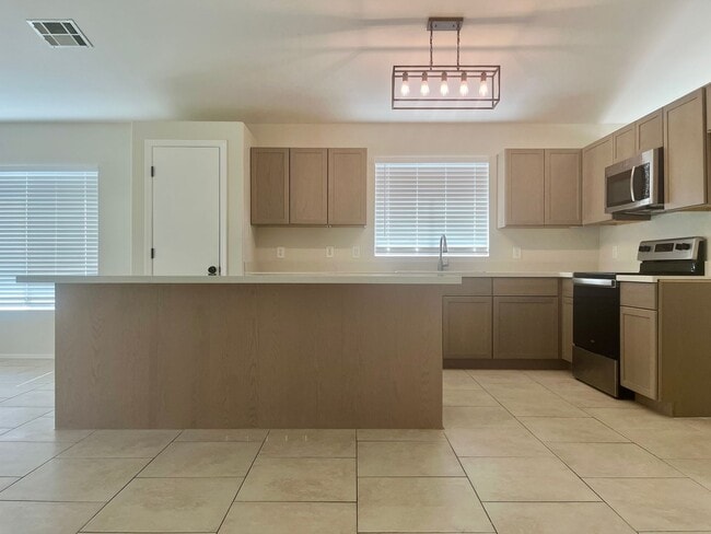 Building Photo - Beautiful remodeled 4 bedroom home!