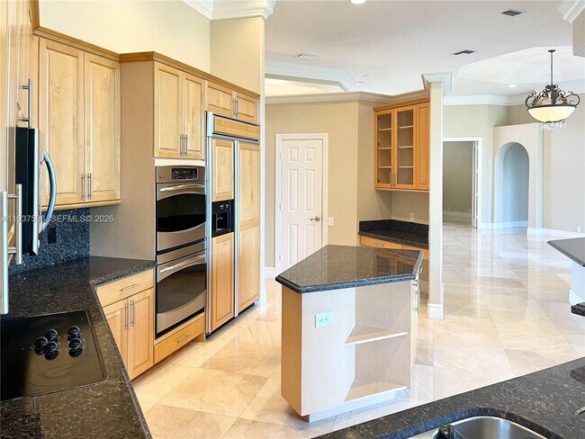 Building Photo - 2579 Mayfair Ln