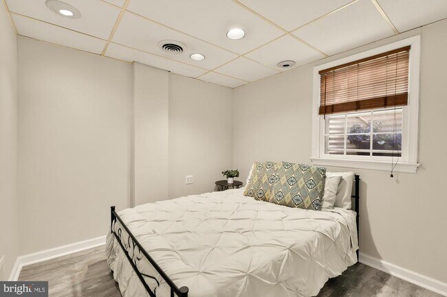 Building Photo - 11000 Rosemont Dr