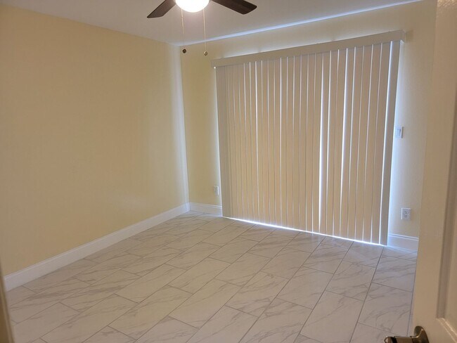 Building Photo - AVAILABLE IMMEDIATELY! Port Orange 3/2 Spr...