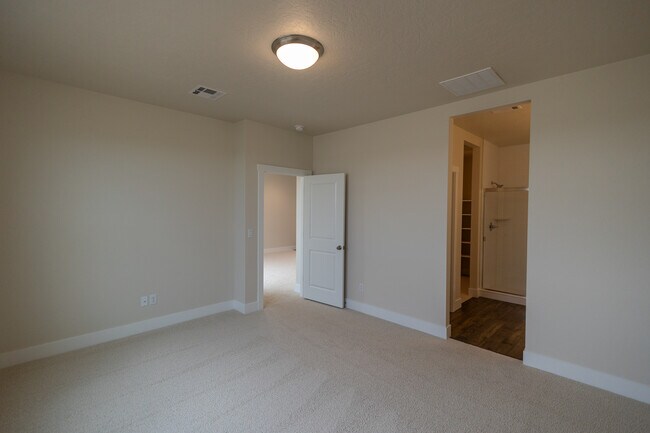 Building Photo - 5558 W Aralia Dr