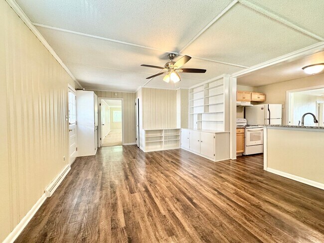Building Photo - 3808 Parkwood Dr