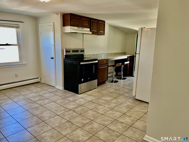 Building Photo - 657 Naugatuck Ave