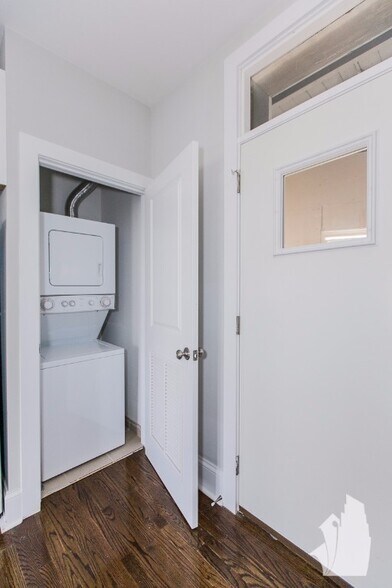 Building Photo - 5162 N Leavitt St