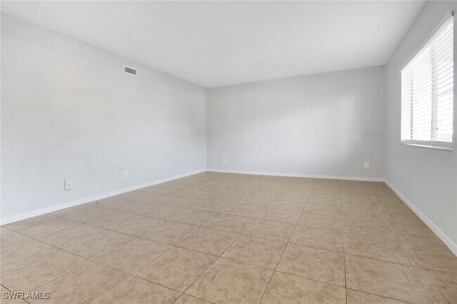 Primary Photo - 4635 Bayshore Dr