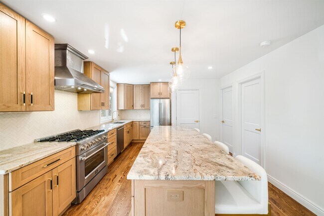 Building Photo - 11 Walnut St