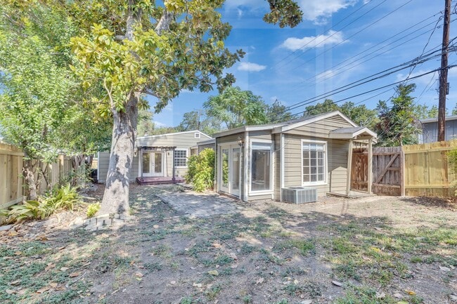 Building Photo - 4815 Woodview Ave