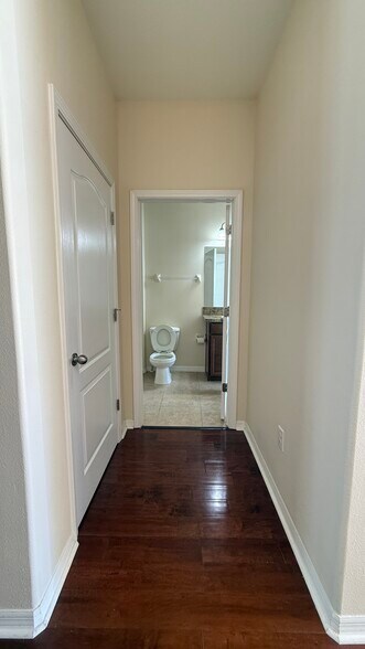 Building Photo - 4008 Shade Tree Ln