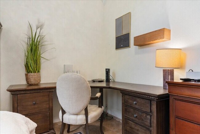 Building Photo - 1505 Laurel Oak Loop