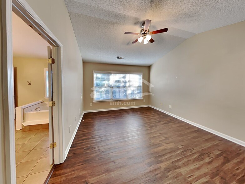 Building Photo - 212 Ashland Dr