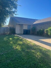 Building Photo - 1006