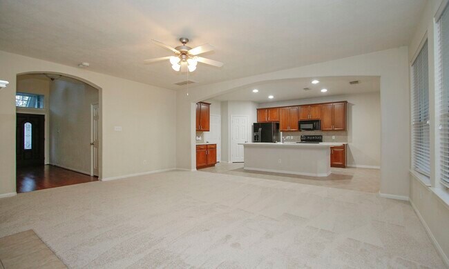 Building Photo - 11 Aquiline Oaks Pl