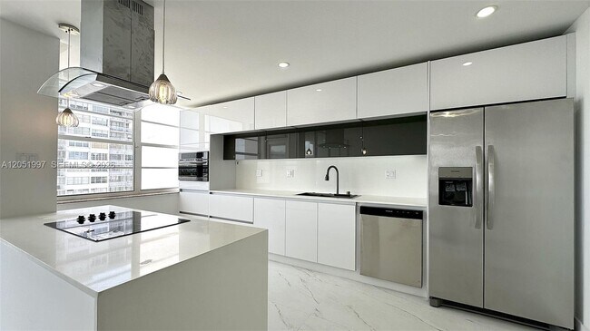 Building Photo - 18061 Biscayne Blvd