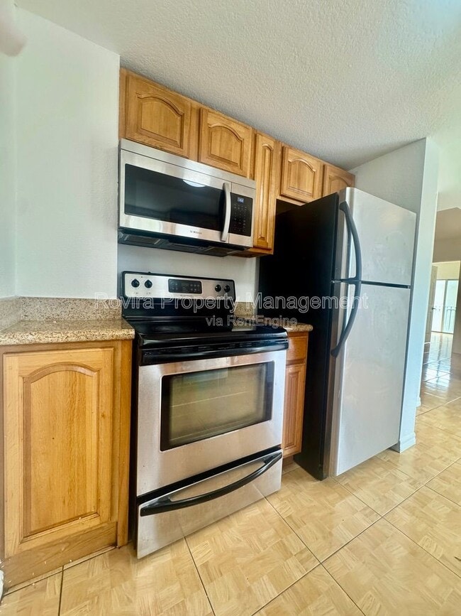 Building Photo - 498 SW 6th St