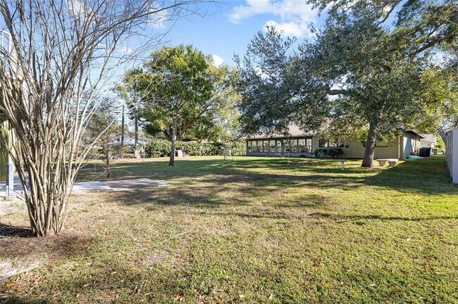 Building Photo - 1801 Laurence Ct