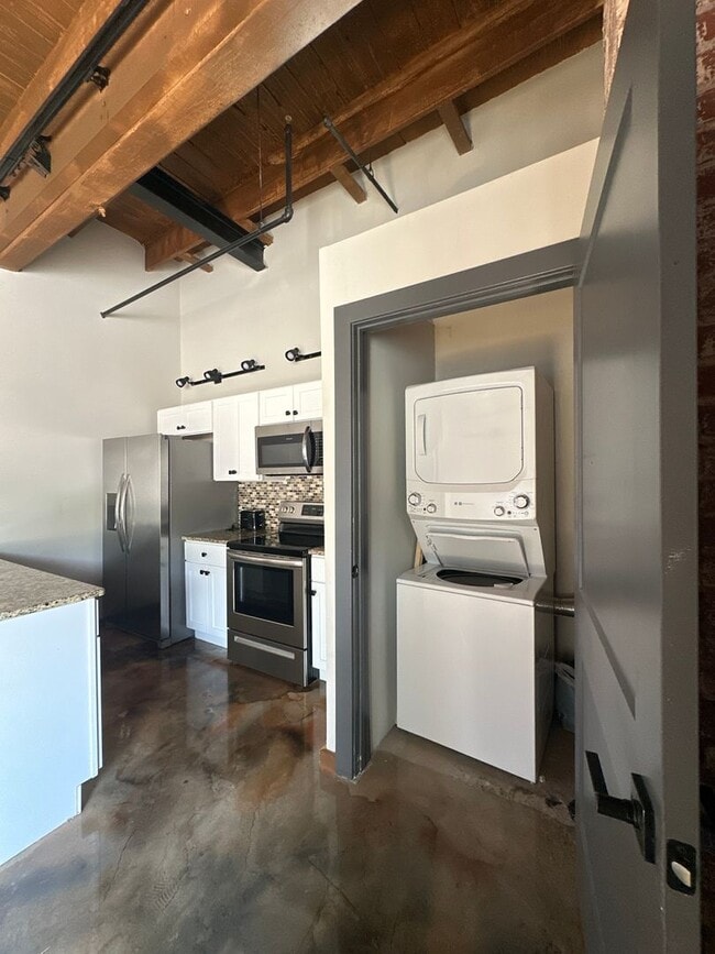 Building Photo - 1 Bedroom 1 Bathroom Apartment in Red Lion, PA
