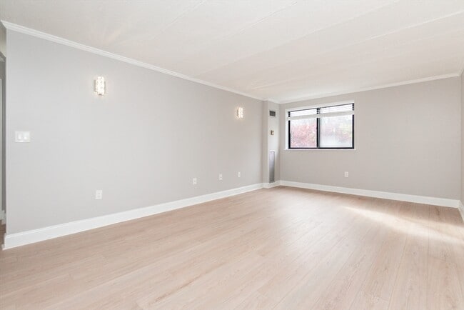 Building Photo - 1933 Commonwealth Ave