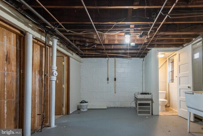 Building Photo - 1422 18th St SE