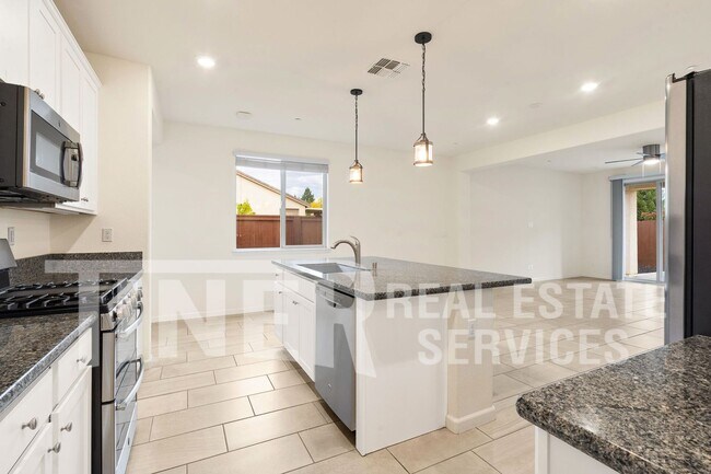 Building Photo - 3719 Edington Dr