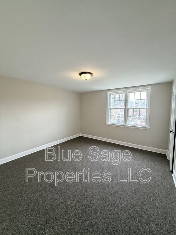 Building Photo - 2345 Bond Ave