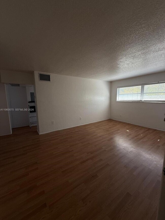 Building Photo - 16851 NE 18th Ave