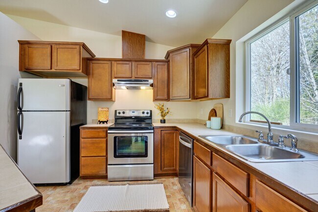 Building Photo - 3 Bedroom Rambler in Quiet Port Orchard Lo...