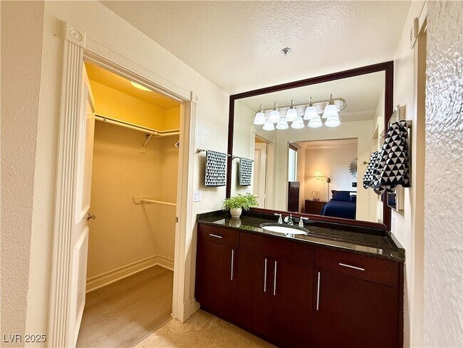 Building Photo - 270 E Flamingo Rd