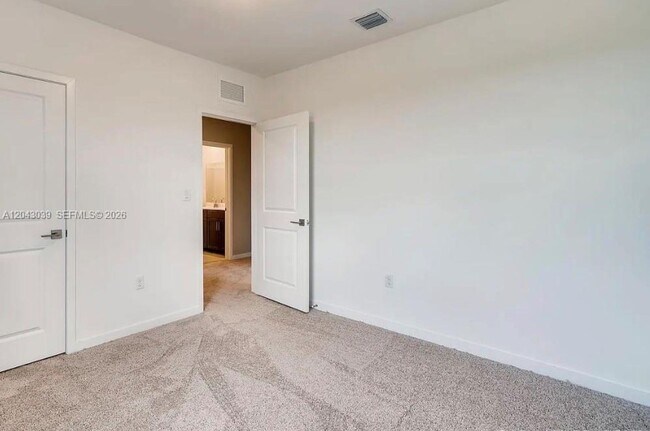 Building Photo - 421 NE 6th Ct