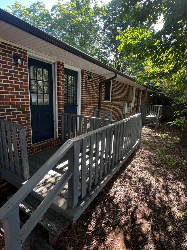 Building Photo - 314 Hamilton Dr NE