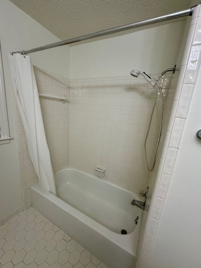Building Photo - Renovated 5BR Home Minutes from Downtown Columbia | Two Full Kitchens + Fenced Yard ~ Available M...