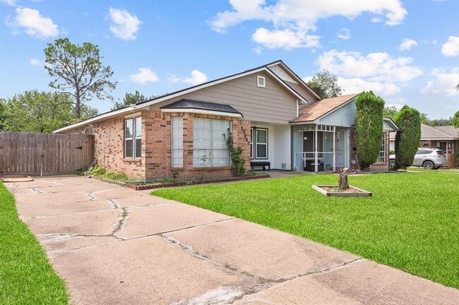 Building Photo - 17007 Pastoria Dr