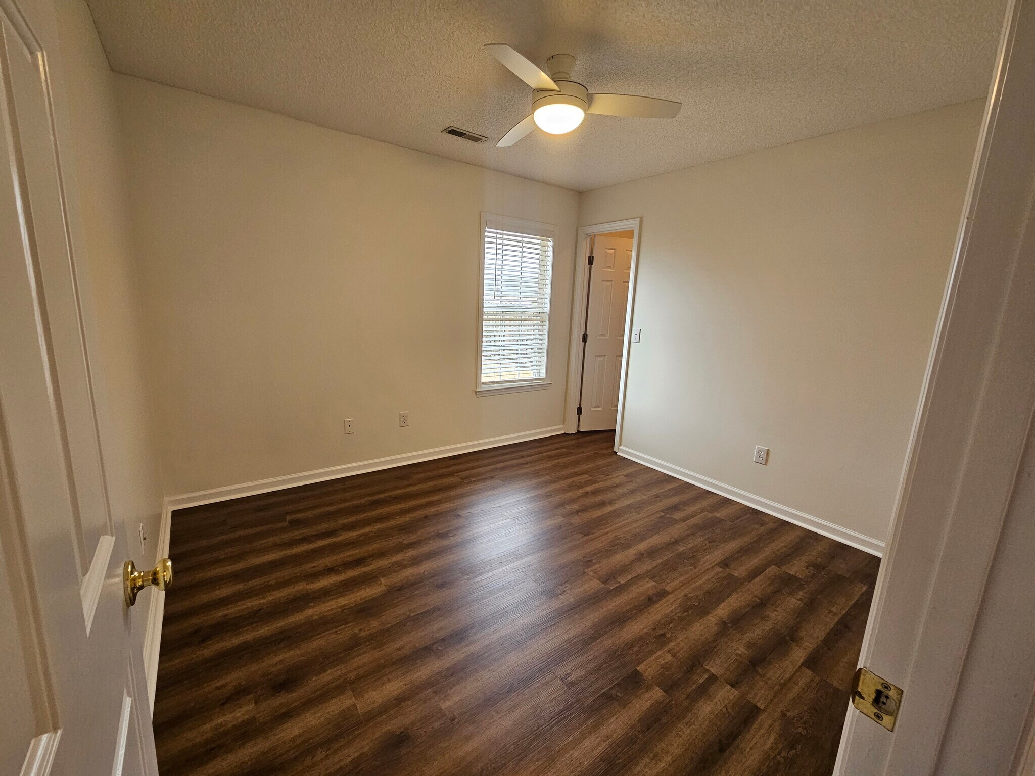 Building Photo - 1503 Flushing Dr