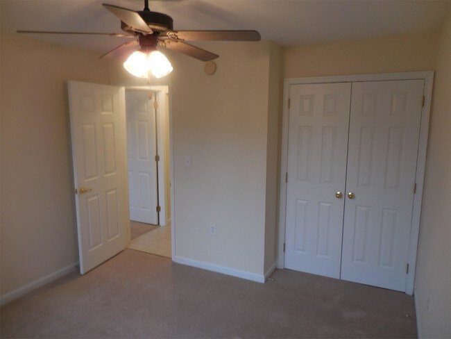 Building Photo - Concord Cove Apartments - 1122-11D