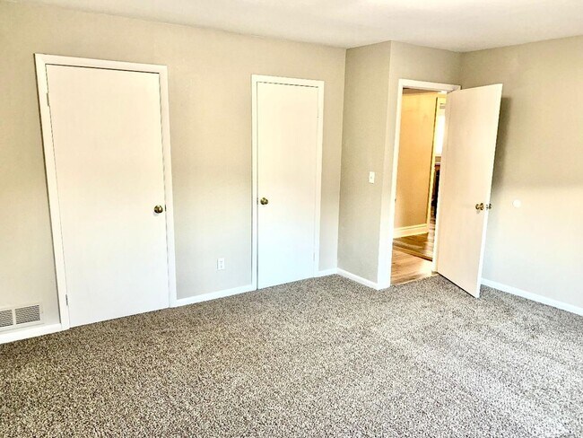 Building Photo - Spacious 4-Bedroom Home in Berkeley – Grea...