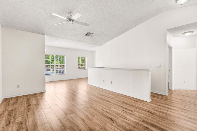 Building Photo - 10336 Fox Trail Rd S