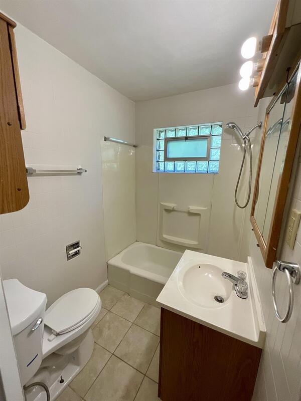 Building Photo - 1715 Menard Dr