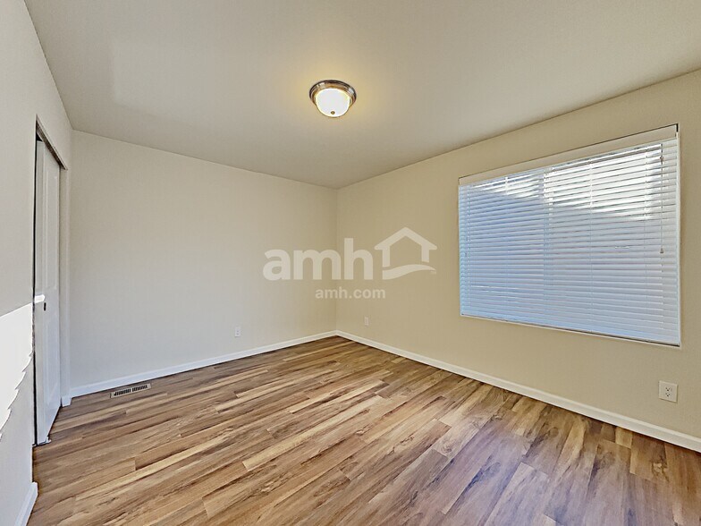 Building Photo - 14017 67th Ave E