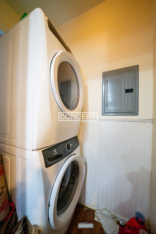 Building Photo - 170 St Alphonsus St