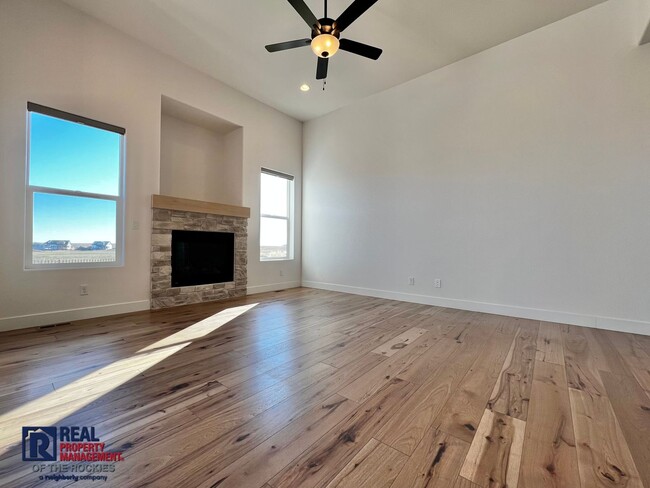 Building Photo - Gorgeous 4 bed 3 bath + Office home located on the 12th Tee of the TPC golf Course!