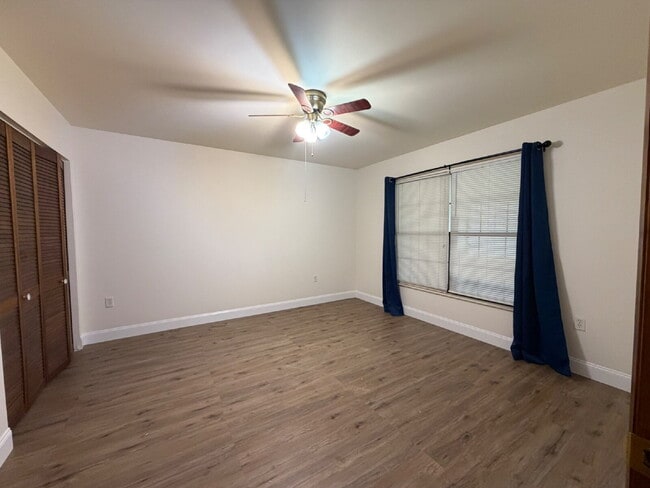 Building Photo - Large 2 Bedroom PSJ
