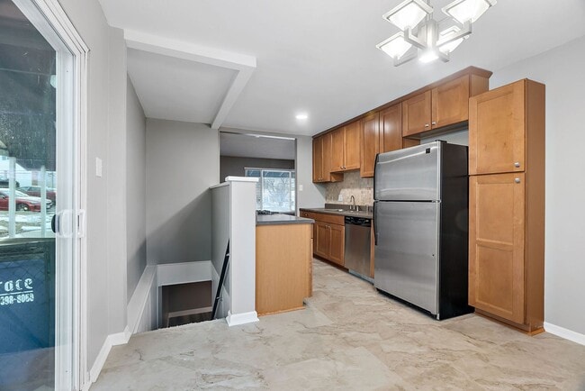 Building Photo - 1128 Saratoga Dr