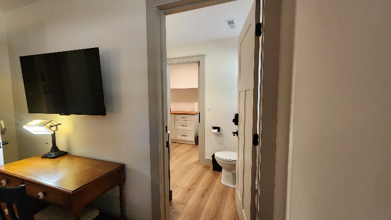 Building Photo - 1704 S Forest Dr