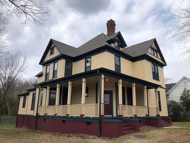 Building Photo - 411 S 8th St