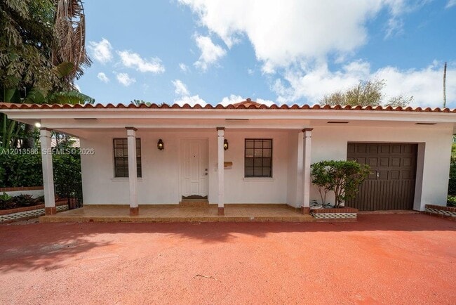Building Photo - 1550 S Greenway Dr
